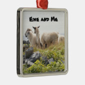予測できなデザイン – 畑の羊 メタルオーナメント (右)