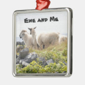 予測できなデザイン – 畑の羊 メタルオーナメント (左)