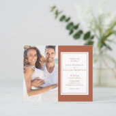予算すべて1つのテラコッタ写真の結婚式招待 (スタンド正面)