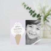 予算に優しいアイスクリームコーンの子供の誕生日招待状 (スタンド正面)