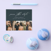 予算に優しいミニマルスクリプト3枚の写真付きSave The Date チラシ (シングル)