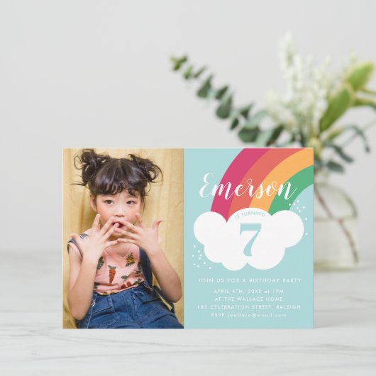 予算に優しい虹の雲の写真 子供の誕生日パーティー 招待状 (スタンド正面)