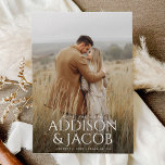 予算に優しい モダン シンプル タイプ 名前 フォト ウェディング セーブザデート<br><div class="desc">予算に優しい モダン シンプル タイプ 名前 フォト ウェディングのSave the Dateは、迫力満点のエンゲージメントフォトを披露し、結婚式のご案内をします。モダンなタイポグラフィーが、エレガントでミニマルな招待状を生み出します。</div>