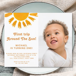 予算の最初の旅のまわりに日の誕生日写真