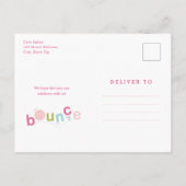 予算バウンス子供の誕生日パーティー インビテーションポストカード (裏面)