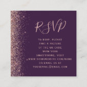 予算パープルバラ結婚金ゴールドのQRコードRSVP エンクロージャーカード (正面)