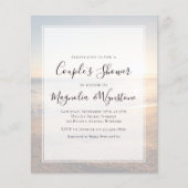 予算ビーチ海カップルのシャワー招待状 (正面)