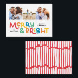 予算ミニマルタイポグラフィ3写真クリスマス ノートカード<br><div class="desc">すべては穏やかではないかもしれないが、すべてはまだ、このおもしろいモダンカラフルクリスマスカードで明るい。3つの正方形の写真の宇宙で、色の選択で利用可能。</div>