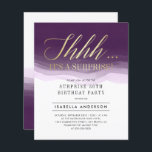 予算金ゴールド&パープルウォーターカラーサプライズ誕生日<br><div class="desc">予算金ゴールドと紫の水色サプライズ誕生日招待状Eugeneデザイン。これらの潮汐エレガント招待状を送信し、メッセージと驚きのパーティーをスタイリッシュ開始モダンする。正面には手書きエレガントスタイル書の文字が「し…それは驚きだ」金ゴールドフォイルフェイクで。逆に、水色の紫お洒落色の色合いの繊細な曲線がある。ブラックエレガントタイポグラフィで驚きのパーティーの詳細を最大限の明確性で伝える。</div>