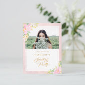 予算Sweet sixteenエレガントフローラピンク写真 インビテーションポストカード (スタンド正面)
