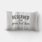 予約済みテキストをグレーと白にカスタマイズして追加 ランバークッション (裏面)