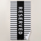 予約済み、白文字オン黒ストライプの ビーチタオル (正面)