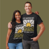 事は起こるが神のタイミングは完璧ユニセックス。 Tシャツ