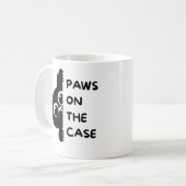 事件は猫の手に委ねろ キャットマグカップ – 面白い猫好きのコーヒー コーヒーマグカップ (正面左)