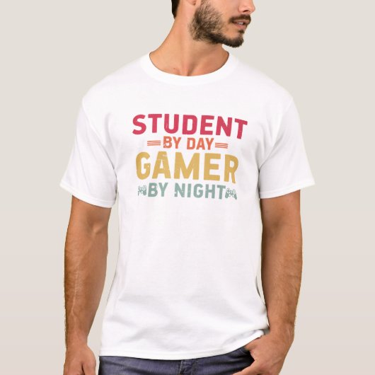 事前にゲーマーのための昼のゲーマーおもしろいによる学生 Tシャツ (正面)