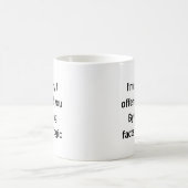事実と論理でお怒らせしてすみません 冗談Tシャツ コーヒーマグカップ (中央)
