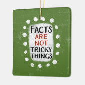 事実はトリッキーなことではないオーナメント セラミックオーナメント (左)