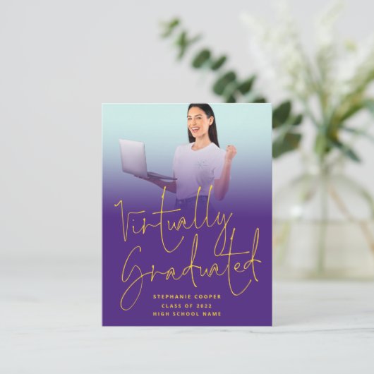 事実上の卒業フォトパープル2022卒業 案内ポストカード (スタンド正面)
