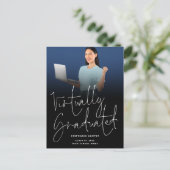 事実上の卒業写真2022卒業ブラック 案内ポストカード (スタンド正面)