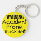 事故警告が起きやすい黒ベルト キーホルダー (裏面)