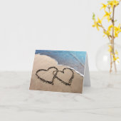 二つのハートが砂防の中 カード (黄色い花)