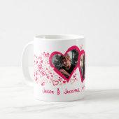 二つのハート名結婚dateの写真ピンク赤いマグカップ コーヒーマグカップ (正面左)