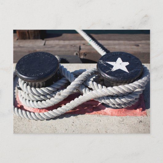 二つのボラードに結んだロープ ポストカード (正面)