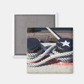 二つのボラードに結んだロープ マグネット (正面/裏面)