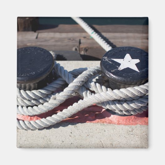 二つのボラードに結んだロープ マグネット (正面)