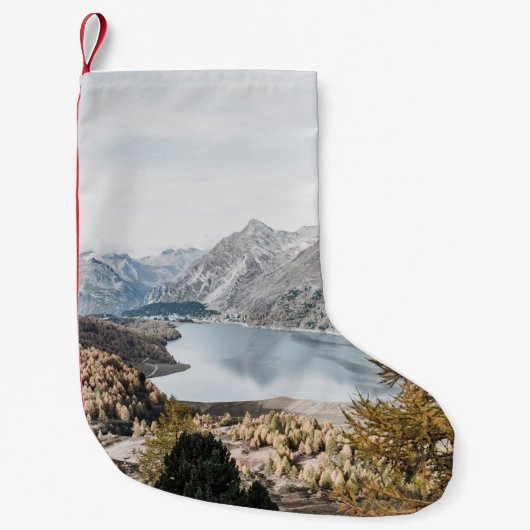 二つの山の間に固まっている スモールクリスマスストッキング (正面)