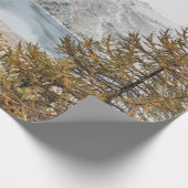 二つの山の間に固まっている ラッピングペーパー (角)