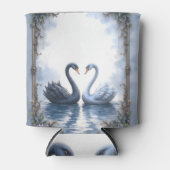二つの心、一つの反映 - ロマンティックな白鳥の結婚式 缶クーラー (正面)