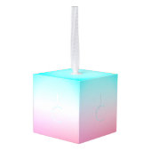 二モダン重なるイニシャル |ターコイズピンク キューブオーナメント (裏面アングル)