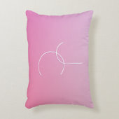 二モダン重なるイニシャル |ピンクグラデーション アクセントクッション (正面(垂直))