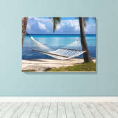 二リラックス本のヤシの木の間のハンモックで キャンバスプリント (インサイチュ (ウッドフロア))