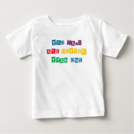 二人のお父さんは一人より二人 ベビーTシャツ