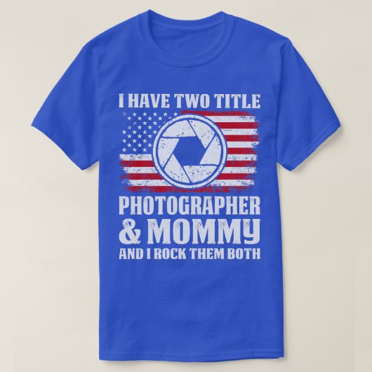二人のタイトルフォトグラファーとモーミーの写真誇りを持った記者 Tシャツ (デザイン正面)