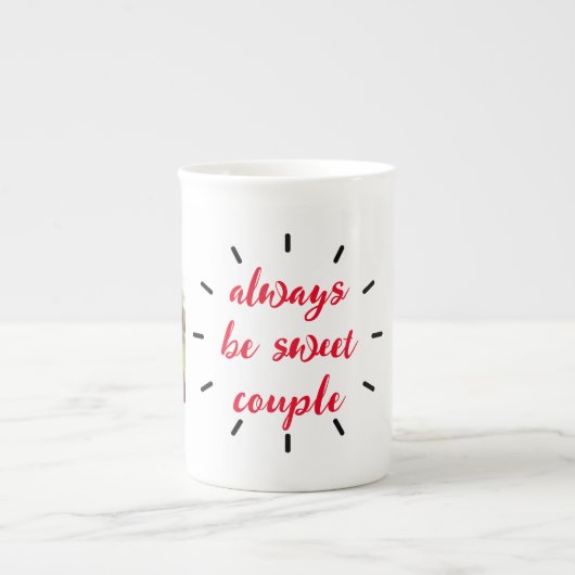 二人の写真ラブアットファーストスマイルバレンタイン ボーンチャイナマグカップ (正面)