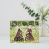 二人の友人がはがきを出す ポストカード (スタンド正面)