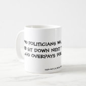 二人の政治家がバーに入る。 コーヒーマグカップ (正面左)