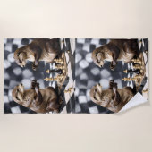 二人の遊チェス ビーチタオル (正面)