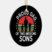 二人誇りを持ったの息子の素晴らしメンカッコいいパパ セラミックオーナメント (右)