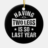 二本足で歩くのは時代遅れ - 切断記念ギフト セラミックオーナメント (正面)