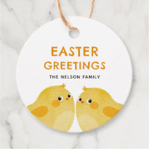 二羽の小さな鶏を持つハッピーイースター