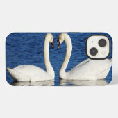 二羽の白い白鳥がハートの形を作る iPhoneケース (裏面横)