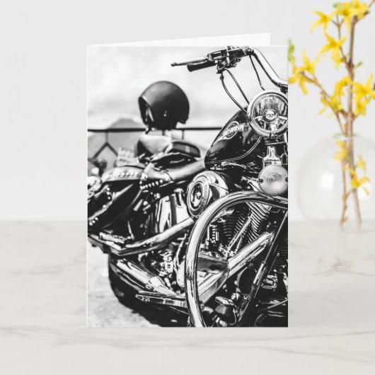 二輪車バイクもしくは自転車に乗る人アメリカンメイドVツイン誕生日 カード (黄色い花)