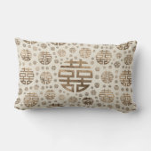 二重幸福の記号パターン-パステル調の金ゴールド ランバークッション (裏面)