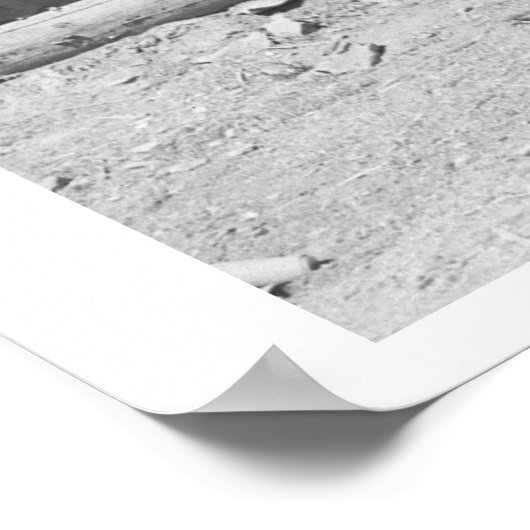 二頭のカウボーイが馬で納屋の隣に立っていた ポスター (角)