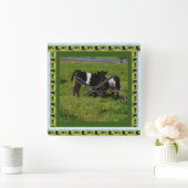 二頭のベルト付きのハロウェイ子牛が額縁に入っていた スクエア壁時計 (ホーム)