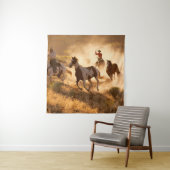 二頭の西洋のカウボーイが馬に乗り、野生のホールを鳴らす タペストリー (インサイチュ)